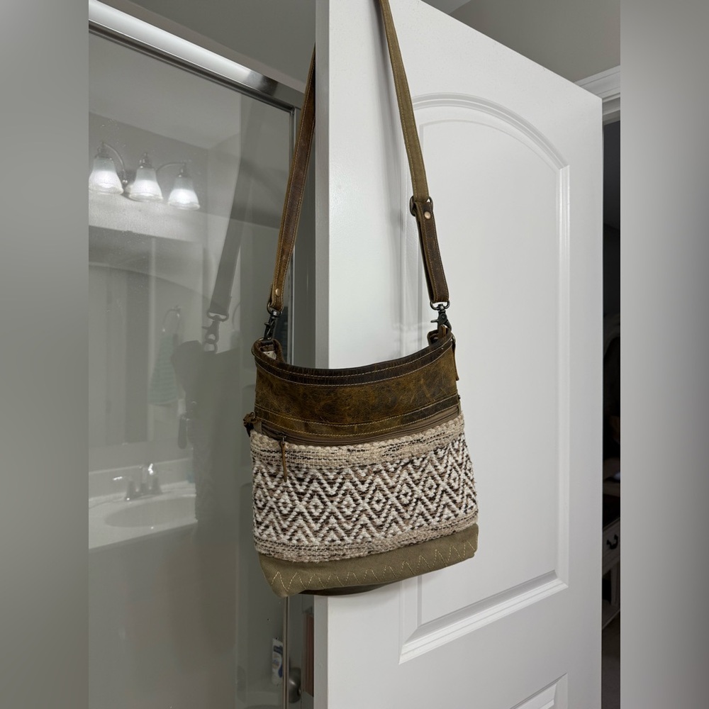 Buckle Myra Crossbody